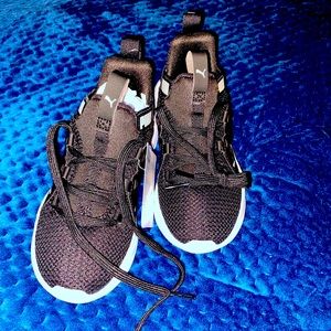 NWT Puma Sneakers